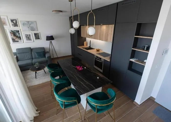 Apartment With Parking Space - 21919